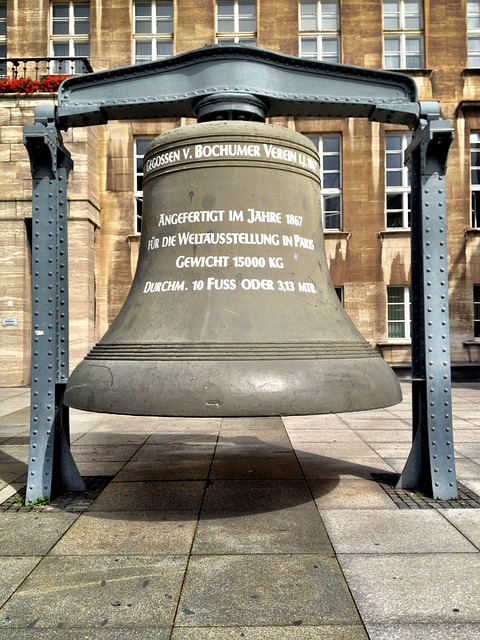 Bochumer Glocke vor dem Rathaus, Quelle: Pixabay